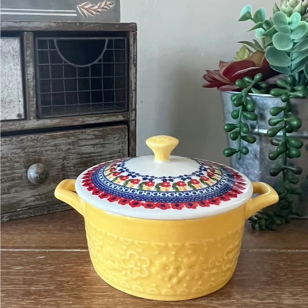 New Pioneer Woman Ceramic Dazzling Dahlia Mini Casserole